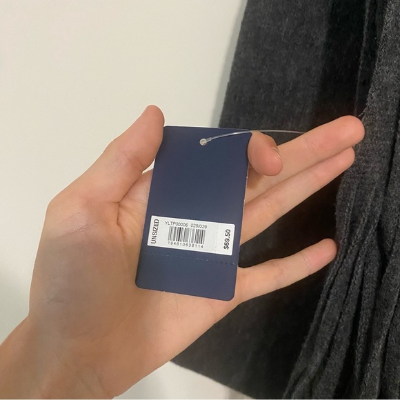 NWT Lucky Brand Gray Soft Scarf with Fringe/Tassel Ends - Picture 4 of 6